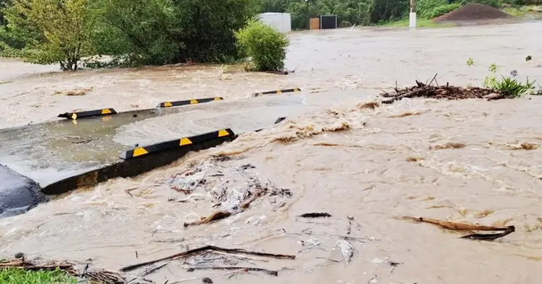 ঝড় বৃষ্টিতে সৃষ্ট বন্যা